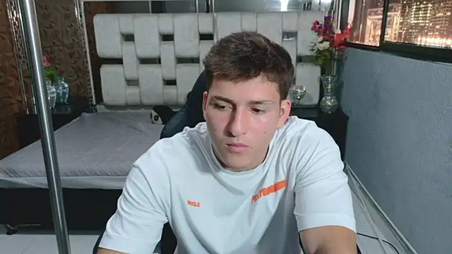 Snapshot of Marcus_Fits chatting on 12-15-25, 07:07 Marcus Fits online show from 12-15-25, 07:07