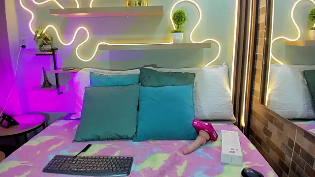 Sarah Clars online show from 04-10-26, 12:49