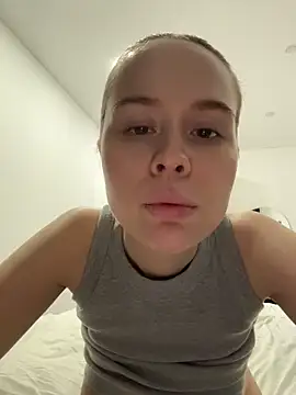 Snapshot of Nicole_Loving chatting on 12-17-25, 09:54 Nicole Loving online show from 12-17-25, 09:54