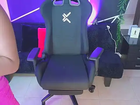 Snapshot of VALERIADANIELS chatting on 12-15-25, 08:46 VALERIADANIELS online show from 12-15-25, 08:46