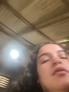 Snapshot of Maduzinha_ofc chatting on 12-15-25, 01:37 Maduzinha ofc online show from 12-15-25, 01:37