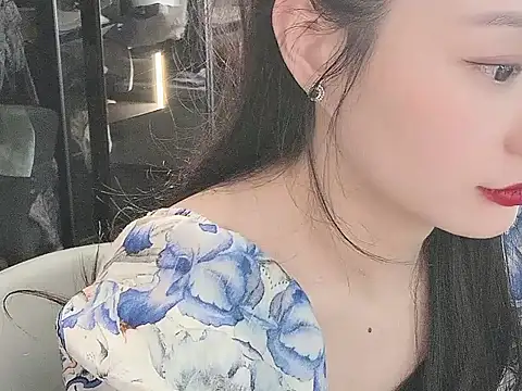 Snapshot of lisachen13 chatting on 12-15-25, 07:01 lisachen13 online show from 12-15-25, 07:01