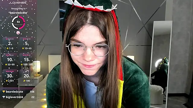 Snapshot of miss__evelyne chatting on 12-20-25, 03:35 miss evelyne online show from 12-20-25, 03:35