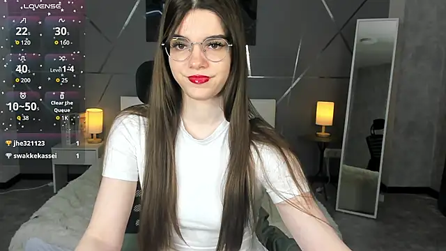 Snapshot of miss__evelyne chatting on 01-10-26, 01:29 miss evelyne online show from 01-10-26, 01:29