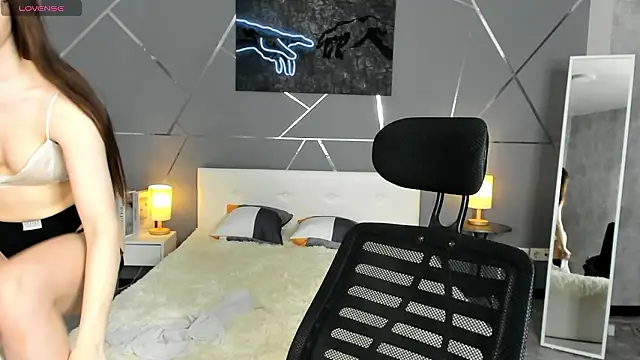 Snapshot of miss__evelyne chatting on 01-15-26, 01:21 miss evelyne online show from 01-15-26, 01:21