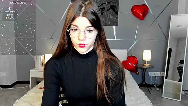 Snapshot of miss__evelyne chatting on 02-18-26, 01:01 miss evelyne online show from 02-18-26, 01:01