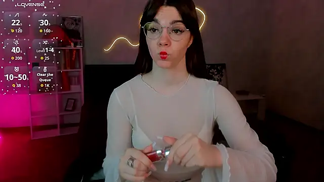 Snapshot of miss__evelyne chatting on 02-19-26, 01:23 miss evelyne online show from 02-19-26, 01:23