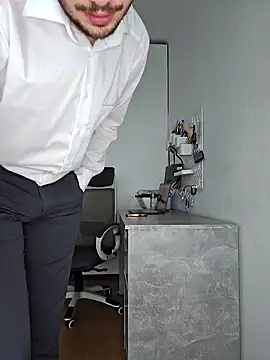 Lovebackground online show from 01-31-25, 09:27