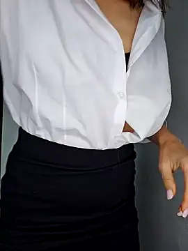 Lovebackground online show from 10-14-25, 08:37