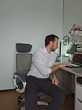 Lovebackground online show from 02-26-26, 08:24