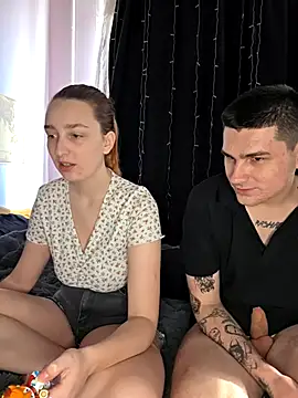 Snapshot of FoxyToxy chatting on 12-15-25, 02:38 FoxyToxy online show from 12-15-25, 02:38