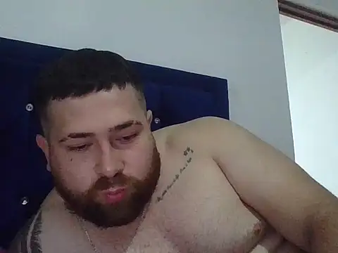 Snapshot of hammerwhite01 chatting on 12-16-25, 01:27 hammerwhite01 online show from 12-16-25, 01:27