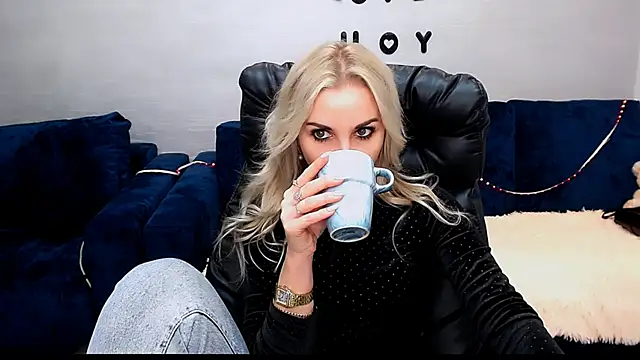 Hanna--Sweet online show from 12-16-25, 11:37