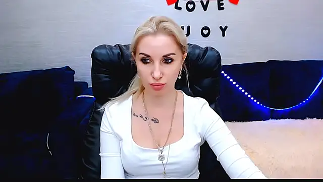 Snapshot of Hanna--Sweet chatting on 12-19-25, 10:33 Hanna--Sweet online show from 12-19-25, 10:33