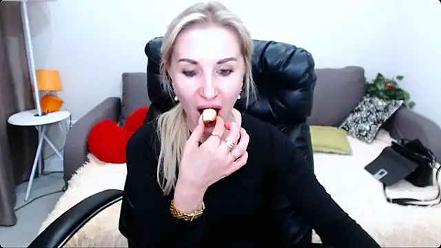 Snapshot of Hanna--Sweet chatting on 02-04-26, 10:32 Hanna--Sweet online show from 02-04-26, 10:32