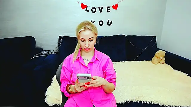 Snapshot of Hanna--Sweet chatting on 02-06-26, 03:26 Hanna--Sweet online show from 02-06-26, 03:26