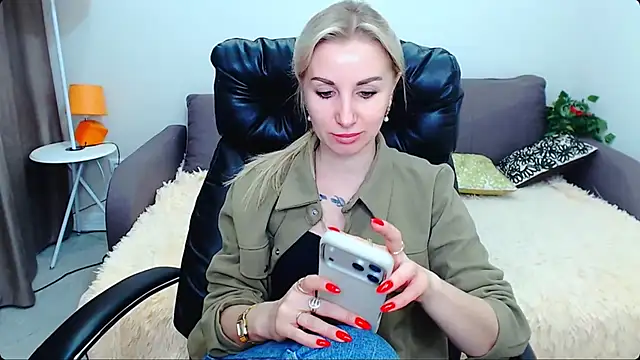 Snapshot of Hanna--Sweet chatting on 02-08-26, 10:29 Hanna--Sweet online show from 02-08-26, 10:29