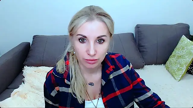 Snapshot of Hanna--Sweet chatting on 02-10-26, 08:07 Hanna--Sweet online show from 02-10-26, 08:07