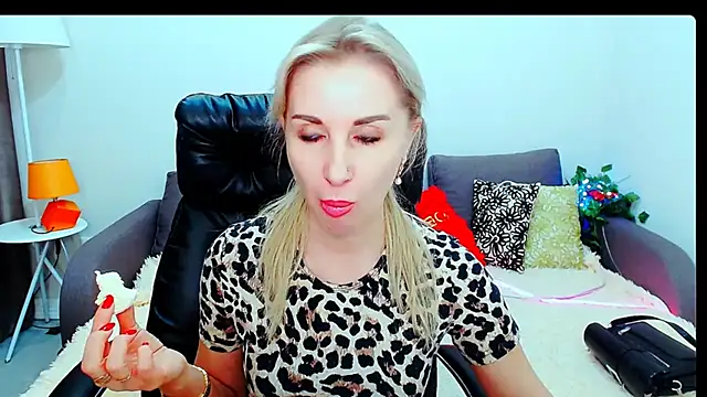 Snapshot of Hanna--Sweet chatting on 02-24-26, 10:24 Hanna--Sweet online show from 02-24-26, 10:24