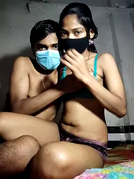 Snapshot of realcouple71 chatting on 12-17-25, 09:04 realcouple71 online show from 12-17-25, 09:04