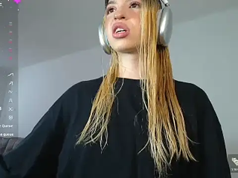 Snapshot of alina_lee chatting on 12-14-25, 08:57 alina lee online show from 12-14-25, 08:57