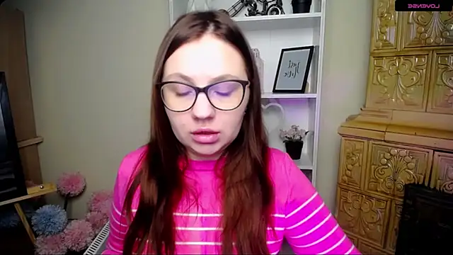 Snapshot of LiliaErmi chatting on 12-15-25, 06:06 LiliaErmi online show from 12-15-25, 06:06