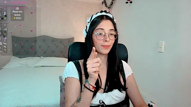 Snapshot of emmalove_doll chatting on 01-08-26, 01:35 emmalove doll online show from 01-08-26, 01:35