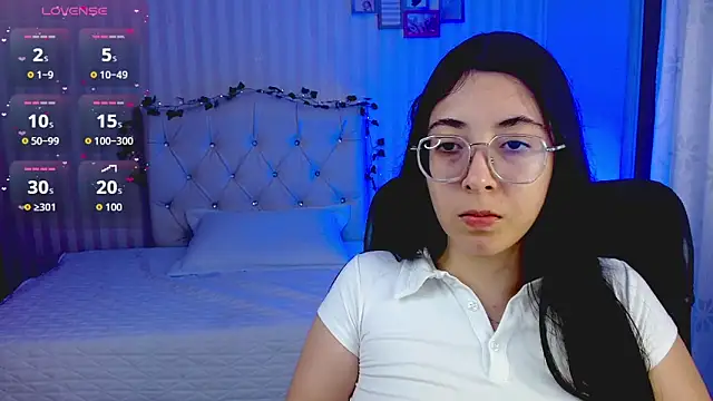 Snapshot of emmalove_doll chatting on 02-25-26, 09:02 emmalove doll online show from 02-25-26, 09:02