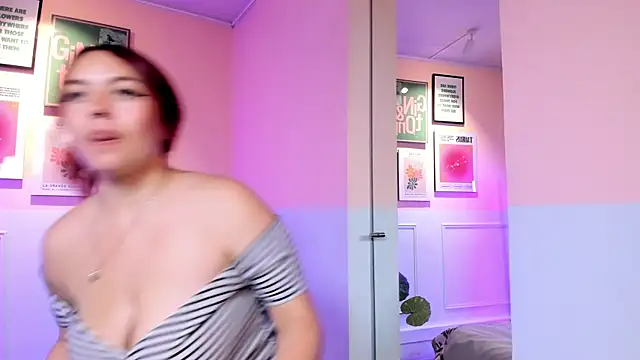 Snapshot of Lia_Roise chatting on 12-15-25, 11:42 Lia Roise online show from 12-15-25, 11:42