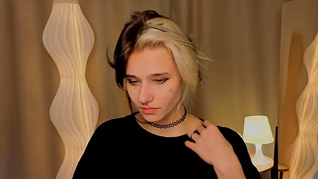 LizNostrand online show from 12-19-25, 06:42