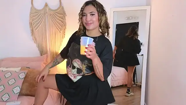 Grecia Miller  online show from 12-22-25, 12:24