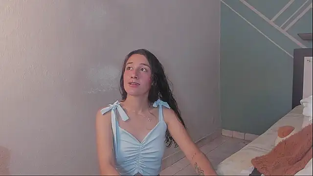 Lucy-Bluesea online show from 03-25-26, 09:10