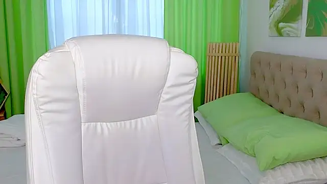 Snapshot of Miss_Alisa_ chatting on 02-18-26, 09:16 Miss Alisa online show from 02-18-26, 09:16