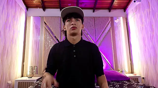 Snapshot of Skinny_boyx chatting on 12-15-25, 01:15 Skinny boyx online show from 12-15-25, 01:15