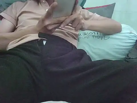 Snapshot of Huybin99 chatting on 02-13-26, 06:53 Huybin99 online show from 02-13-26, 06:53