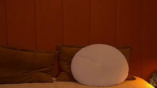 Audrey Eden online show from 12-17-25, 07:03