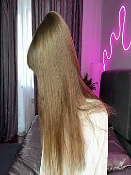 Snapshot of Moonliiine chatting on 12-16-25, 05:56 Moonliiine online show from 12-16-25, 05:56