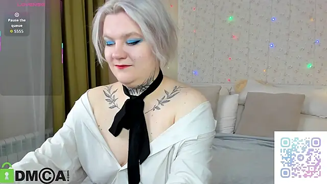 Snapshot of Mystiica chatting on 01-15-26, 06:40 Mystiica online show from 01-15-26, 06:40