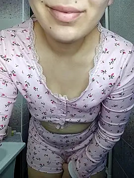 Emilyhomegirl1 online show from 02-13-26, 09:38