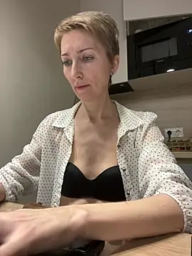 Snapshot of Sensual_Flower chatting on 02-02-26, 06:45 Sensual Flower online show from 02-02-26, 06:45