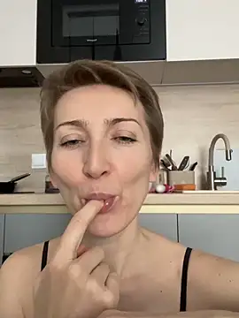 Snapshot of Sensual_Flower chatting on 02-13-26, 07:26 Sensual Flower online show from 02-13-26, 07:26