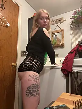 Snapshot of Barbieplaytine chatting on 12-18-25, 06:14 Barbieplaytine online show from 12-18-25, 06:14