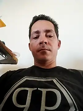 Chris hot33 online show from 12-17-25, 05:41