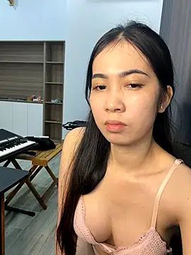 Snapshot of LINAA-KUTE chatting on 12-17-25, 06:03 LINAA-KUTE online show from 12-17-25, 06:03