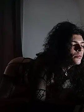 Snapshot of Hellebora chatting on 12-16-25, 10:31 Hellebora online show from 12-16-25, 10:31