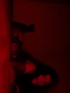 Snapshot of Hellebora chatting on 12-18-25, 12:27 Hellebora online show from 12-18-25, 12:27