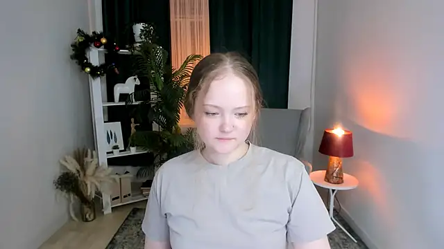 Snapshot of Yennefer__ chatting on 12-17-25, 04:24 Yennefer online show from 12-17-25, 04:24