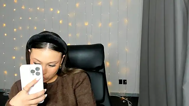 ArnitaAsma online show from 12-18-25, 03:51