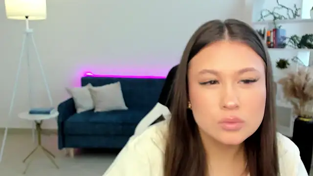 ArnitaAsma online show from 12-19-25, 10:00