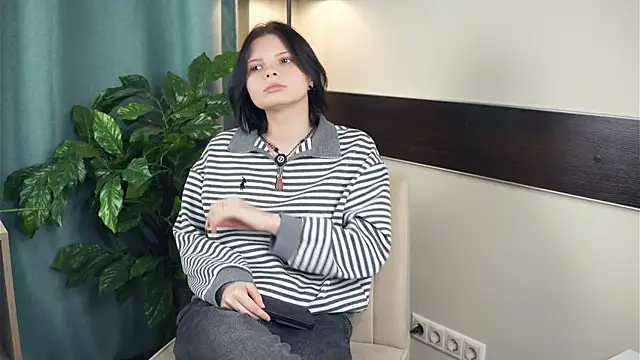 LurleneRanft online show from 12-18-25, 08:42